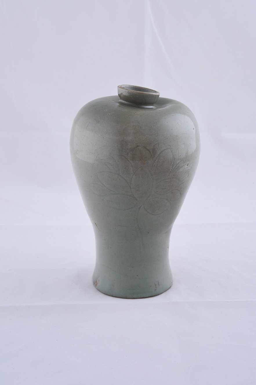 청자 음각 연꽃무늬 매병